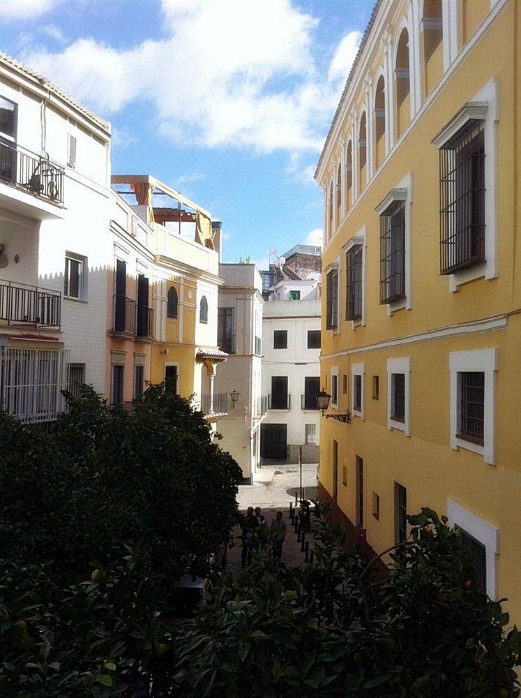 Apartamentos Turisticos La Encarnacion เซบีญา ภายนอก รูปภาพ